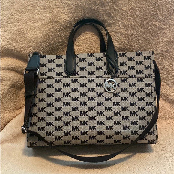 Michael Kors Gigi Large Tote - Picture 1 of 10